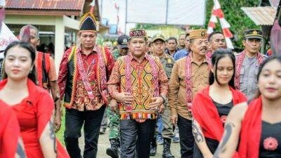Pj Bupati Sanggau Hadir Di Acara Adat Panca Puntu Mang Pihit ke-V Di Desa Pengadang