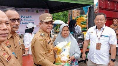 Tekan Inflasi Pemkab Sanggau Adakan Pasar Murah di Pasar Seroja