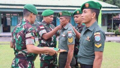 Sebayak 34 Anggota Kodim 1204 / Sanggau Menerima Kenaikan Pangkat