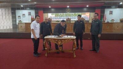 Ketua Dan Anggota Komisi-Komisi DPRD Sanggau Disahkan