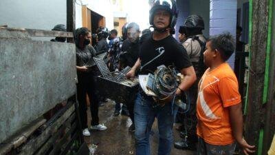 Berantas Narkoba Dan Perjudian Polda Kalbar BNN Kota Pontianak Razia Kampung Beting