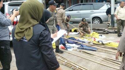 Langgar Aturan, Bawaslu Sanggau Tertibkan APK Dan APS