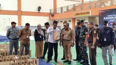 Pj Bupati Sanggau Tinjau Logistik Pilkada 2024 Di GOR Bujang Malaka
