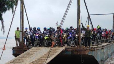 Cooling System dan Bansos Bhayangkara Trail Bawa Program Bansos Di Desa Rambin