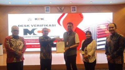 Cegah Korupsi, Sekda Bengkayang Serahkan Berita Acara MCP 2024 Ke KPK