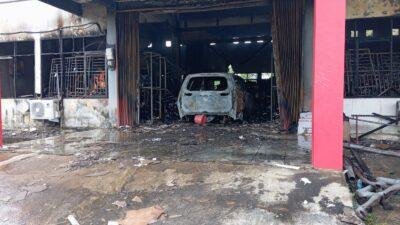 Gudang Instalasi Farmasi Dinkes Sanggau Terbakar 2 Unit Mobil Ikut Terbakar