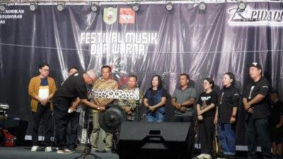 Pj Sekda Sanggau Buka Festival Musik Dua Warna Di Parindu