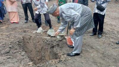 Wabup Bengkayang Letakan Batu Pertama Pembangunan Gedung PGRI Kecamatan Capkala 6 Wabup Bengkayang Letakan Batu Pertama Pembangunan Gedung PGRI Kecamatan Capkala
