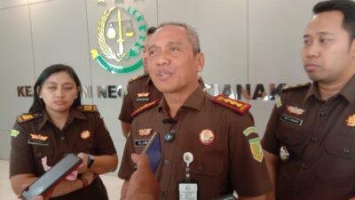 Kajari Pontianak Kelarifikasi Tudingan Oknum LSM Terkait Titipan Uang 4 Kajari Pontianak Kelarifikasi Tudingan Oknum LSM Terkait Titipan Uang