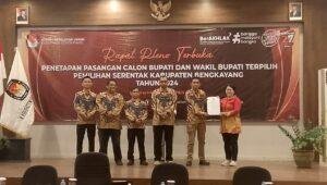 Sebastianus Darwis dan Syamsul Rizal Pasangan Bupati Bengkayang Terpilih Hadiri Rapat Peleno Penetapan