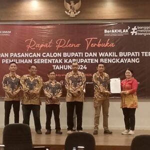 Sebastianus Darwis dan Syamsul Rizal Pasangan Bupati Bengkayang Terpilih Hadiri Rapat Peleno Penetapan