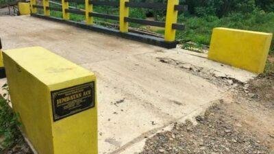 Baru Setahun, Jembatan Acu di Bengkayang Sudah Rusak – Dugaan Korupsi Mencuat