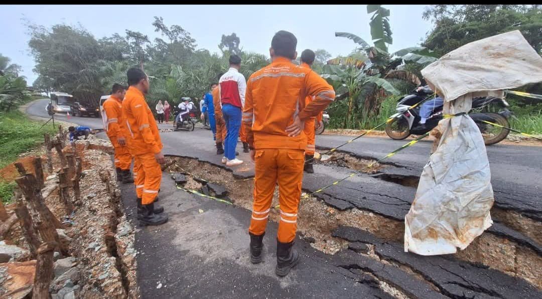 Longsor di Embaong Kian Parah, BPBD Sanggau Terjunkan Tim Tanggap Darurat