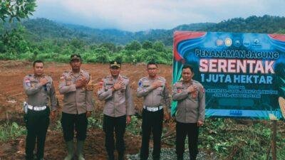 Polda Kalbar Kawal Ketahanan Pangan di Sambas, Tinjau Lahan Pertanian Warga