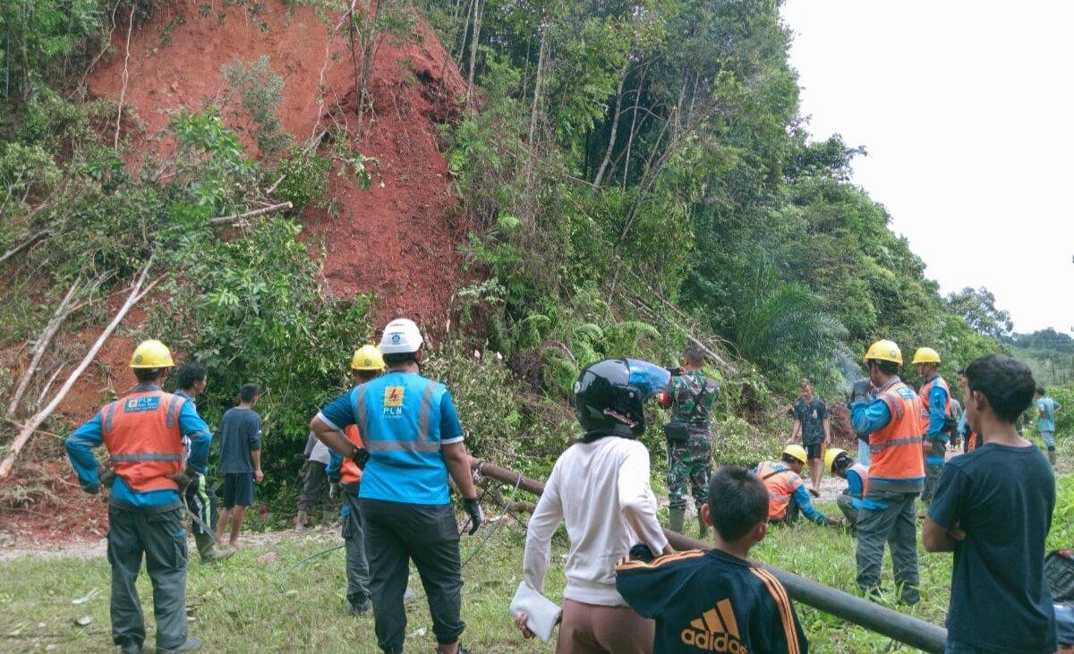 PLN Bengkayang Imbau Warga Waspada Jaringan Listrik di Tengah Cuaca Ekstrem
