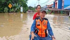 Banjir Melanda Kecamatan Kembayan, Akses Jalan Lumpuh