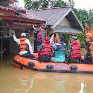 Banjir Rendam Tujuh Kecamatan di Sanggau, Pemkab Tetapkan Status Tanggap Darurat 4 Banjir Rendam Tujuh Kecamatan di Sanggau, Pemkab Tetapkan Status Tanggap Darurat