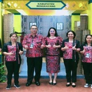 Dekranasda Bengkayang Unjuk Gigi di INACRAFT 2025, Produk Lokal Bidik Pasar Global 4 Dekranasda Bengkayang Unjuk Gigi di INACRAFT 2025, Produk Lokal Bidik Pasar Global