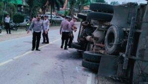 Breaking News! Truk Tabrak Dua Motor di Depan Aming Coffee Sanggau, Satu Orang Dirawat di RS