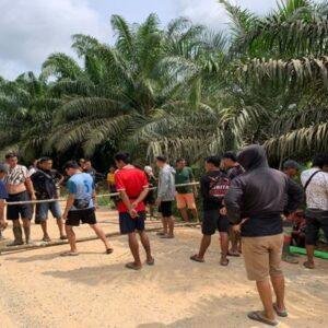 Warga Blokir Jalan CPO PT GKM, Protes atas Keputusan Adat yang Tidak Dihormati