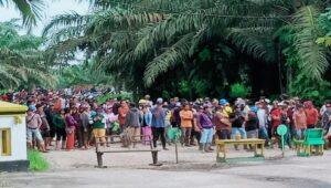 Ribuan Pekerja Duta Palma Group Desak Pembukaan Kembali Pabrik Sawit