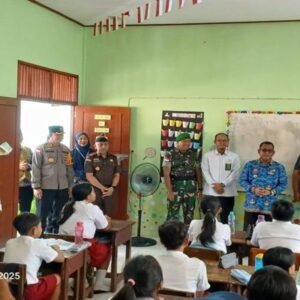 Pj. Bupati Sanggau Luncurkan Program Makan Bergizi Gratis untuk Siswa