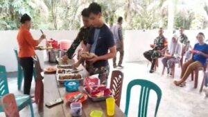 Satgas TMMD Imbangan ke-123 Kodim 1209/Bky Makan Siang Bersama Warga di Bengkayang