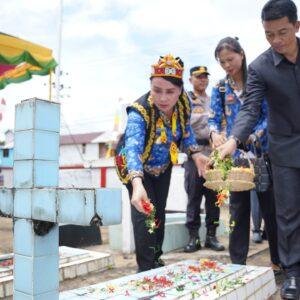 Wabup Sanggau Ziarah ke Makam Pangsuma, Tekankan Pentingnya Persatuan 4 Wabup Sanggau Ziarah ke Makam Pangsuma, Tekankan Pentingnya Persatuan