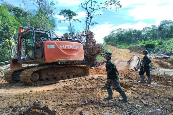 Satgas TMMD Imbangan ke-123 Kodim 1209/Bky Kerahkan Alat Berat Percepat Pembangunan di Bengkayang 1 Satgas TMMD Imbangan ke-123 Kodim 1209/Bky Kerahkan Alat Berat Percepat Pembangunan di Bengkayang