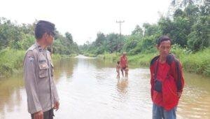 Banjir Rendam Jalan Poros Transmigrasi di Mukok, Polisi Pantau Situasi