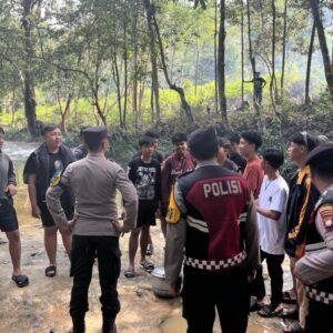 Liburan Aman di Pancur Aji, Polisi Turun Langsung Jaga Wisata Alam Sanggau 4 Liburan Aman di Pancur Aji, Polisi Turun Langsung Jaga Wisata Alam Sanggau