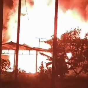 Korsleting Diduga Picu Kebakaran Rumah di Balai Karangan
