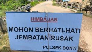 Jembatan Bonti-Parindu Rusak, Polisi Pasang Rambu Peringatan
