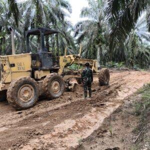 Hari keempat TMMD Kodim Sanggau Genjot Pengerjaan Jalan Desa Marita