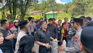 Eks Karyawan dan Tokoh Adat  Desak Keadilan di Depan Pabrik PT SBW