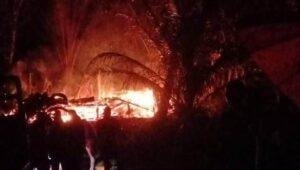 Rumah di Tepi Kapuas Ludes Dilalap Api