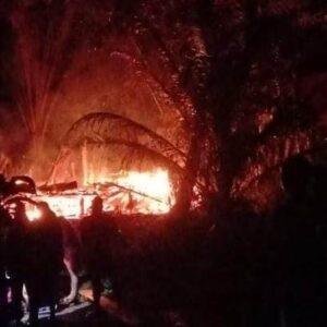 Rumah di Tepi Kapuas Ludes Dilalap Api
