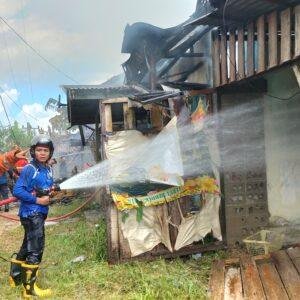 Tiga Rumah Mes Dinas Kehutanan Kalbar Terbakar di Sanggau,