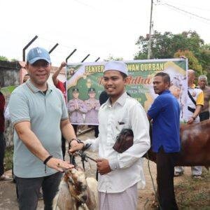 Polresta Pontianak Salurkan Daging Kurban, Lewat Momentum Iduladha