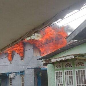 Rumah Warga di Sosok Ludes Terbakar, Kerugian Ditaksir Capai Rp250 Juta 4 Rumah Warga di Sosok Ludes Terbakar, Kerugian Ditaksir Capai Rp250 Juta