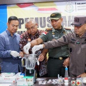 Kejari Sanggau Musnahkan Barang Bukti 73 Perkara, Tegaskan Tak Ada Tempat bagi Kejahatan