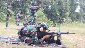 Asah Kemampuan, Prajurit Kodim 1204/Sanggau Ikuti Latihan Menembak Triwulan II