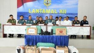 TNI AL Tangkap Dua Kapal Pengangkut Arang Bakau Ilegal di Kalimantan Barat