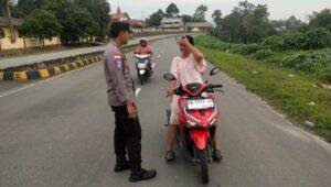 Polsek Entikong Temukan Banyak Pelanggaran, Helm Masih Diabaikan Pengendara