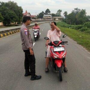Polsek Entikong Temukan Banyak Pelanggaran, Helm Masih Diabaikan Pengendara