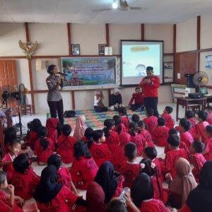 Polsek Kembayan Edukasi Siswa SDN 01 Serambai soal Bahaya Bullying dan Narkoba