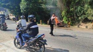 Sepeda Motor Terbakar di Jalan Jenderal Sudirman Sanggau