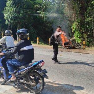 Sepeda Motor Terbakar di Jalan Jenderal Sudirman Sanggau