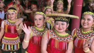 Suasana Meriah Pembukaan Gawai Adat Dayak Sanggau ke-21: Panggung Kebudayaan yang Menyatukan