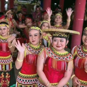 Suasana Meriah Pembukaan Gawai Adat Dayak Sanggau ke-21: Panggung Kebudayaan yang Menyatukan 4 Suasana Meriah Pembukaan Gawai Adat Dayak Sanggau ke-21: Panggung Kebudayaan yang Menyatukan